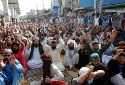 Supporters of Tehreek-e-Labiak Pakistan, a radical Islamist political party, chant slogans during a protest against the arrest of their party leader, Saad Rizvi, in Lahore, Pakistan, April 15, 2021.