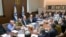 Kryeministri i Izraelit Benjamin Netanyahu gjatë takimit me kabinetin e sigurisë për të votuar marrëveshjen e armëpushimit, në Jerusalem, më 17 janar, 2025/Zyra e Kryeministrit izraelit via AP