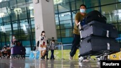 Pemerintah melarang turis asing masuk untuk mencegah penyebaran COVID-19, di Tangerang, di pinggiran Jakarta. (Foto: Reuters)