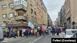 Studenti Ekonomakog falulteta odali su petnestominutnu počast nastradalima u Novom Sadu (foto: FoNet)