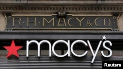 Las ganancias trimestrales de Macy's y Kohl's impulsaron el optimismo en Wall Street, apoyadas por buenas noticias sobre el precio del petróleo. 