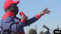 Prime Minister Morgan Tsvangirai addressing supporters recently in Chegutu, Mashonaland West. (VOA)