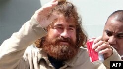 José Salvador Alvarenga apareció milagrosamente en las Islas Marshall luego de pasar 13 meses en el mar.