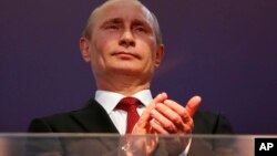 Putin reconoció el referendo en Crimea y podría pronto anunciar un decreto para anexar a la región, a pesar de la presión internacional para que no lo haga.