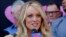 Stormy Daniels, người cho biết từng có quan hệ với ông Donald Trump trước khi chúng cử tổng thống, nói tại một buổi lễ ở West Hollywood, California, hôm 23/5. Diễn viên phim khiêu dâm vừa bị bắt tại một câu lạc bộ thoát y ở Columbus, Ohio.