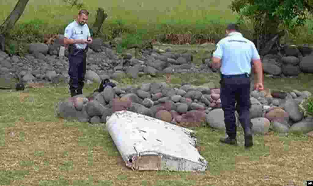 Les débris d&#39; un avion qui pourraient être ceux du vol MH370