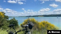A Sunday biker enjoys the scenery at Ganguise Lake, near Toulouse, South-West France, June 14, 2019. (Courtesy: JL Monnac)