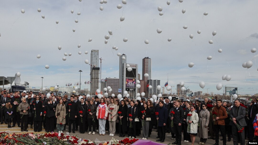 Օտարերկրյա դիվանագիտական ներկայացուցչությունների դեսպանները ծաղիկներ են դրել «Crocus City Hall»-ում տեղի ունեցած հարձակման զոհերի հուշարձանին