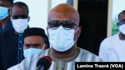 Roch Kaboré au sortir du Conseil de Défense, Ouagadougou, le 25 mai 2020. (VOA/Lamine Traoré)