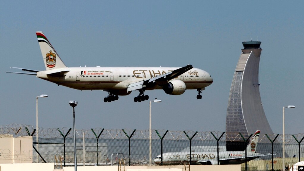 ABD vatandaşları Kabil'den Etihad Havayolları'na ait bir uçakla tahliye edildi. 