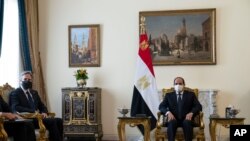 토니 블링컨 미국 국무장관이 26일 이집트 카이로를 방문해 압델 파타 엘시시 대통령과 회담했다. 