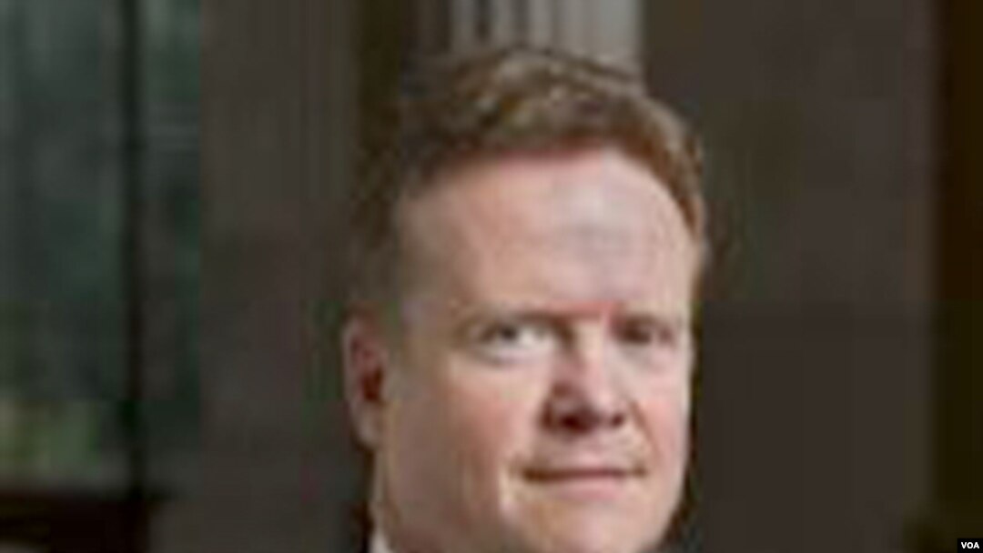 Senator AS, Jim Webb mendesak Menlu Hillary Clinton melakukan penyelidikan atas laporan nuklir Birma.
