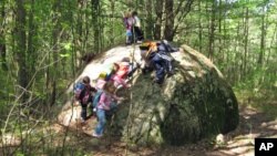 Kegiatan luar kelas untuk anak-anak pra-sekolah di Calvary Preschool, Pittsford, negara bagian Vermont. (Foto: Dok)