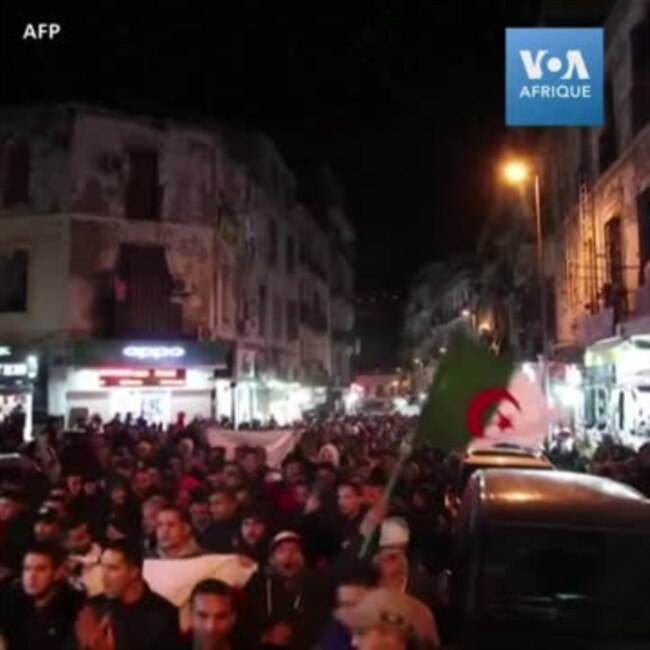 Première manifestation nocturne contre la présidentielle du 12 décembre