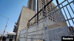 ARCHIVO - Vista exterior del Centro Metropolitano de Detención en Brooklyn, Nueva York.