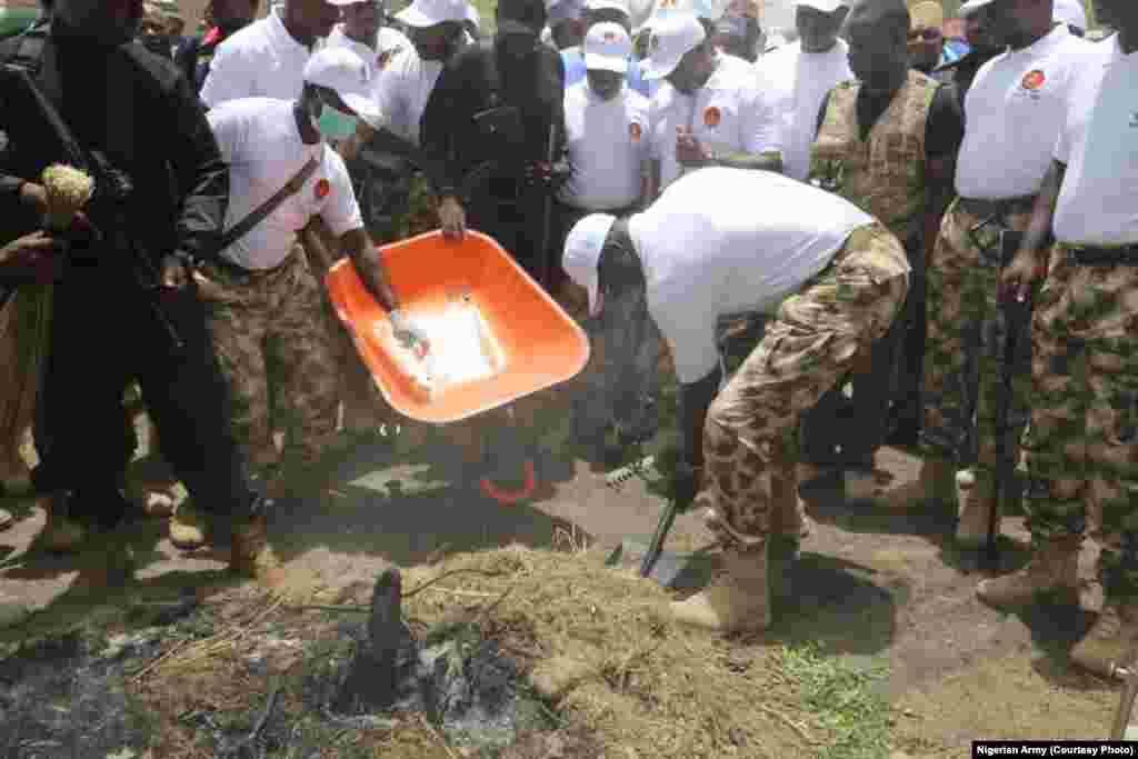 Buratai ya kaddamar da sharar gona daga cikin garin Gudumbali 