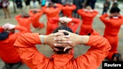 Firsinonin Guantanamo Bay dake kasar Cuba da Amurka ke tsare dasu tun lokacin da aka kai mata hari a shekarar 2001