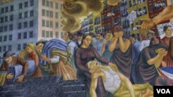 Este mural de Ernest Fiene está inpirado en el incendio de la fábrica donde fallecieron 145 personas, en su mayoría mujeres adolescentes.