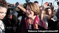 La campaña de Amy Klobuchar habría confirmado a ABC News que la senadora por Minnesota hará el anuncio oficial este lunes en la noche.