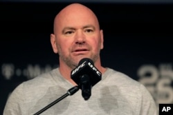 Foto Achiv: Prezidan UFC Dana White pale pandan yon konferans pou lapres nan Nouyok siti, 2 Nov. 2018.