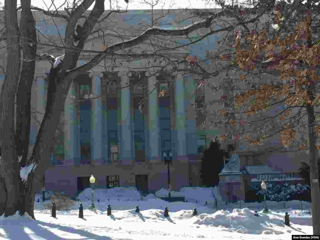 Galeria Nacional de Arte do Smithsonian em Washington DC fechada depois do nevão Jonas que atingiu a capital americana