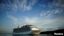 Kapal pesiar Marina milik U.S. Norwegian Cruise Line tiba di Teluk Havana, Kuba, pada 9 Maret 2017. (Foto: Reuters/Alexandre Meneghini)