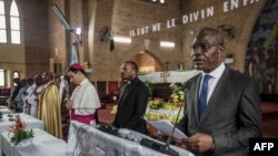 Le chef de l'opposition congolaise et candidat à la présidence, Martin Fayulu, à la congrégation à la cathédrale Notre-Dame-de-Kinshasa à Kinshasa alors qu'il assistait à un service religieux, le 29 décembre 2018.