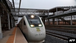 La nouvelle navette à écartement standard du Nigéria entre le centre économique de Lagos et Ibadan, la capitale régionale du sud-ouest du Nigéria, à la gare d'Ebute-Metta Lagos, le 16 mars 2021.