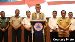 Ketua Gugus Tugas Percepatan Penanganan Virus Corona Doni Monardo saat menggelar konferensi pers di Gedung BNPB, Jakarta, Senin, 16 Maret 2020. (Foto: BNPB)