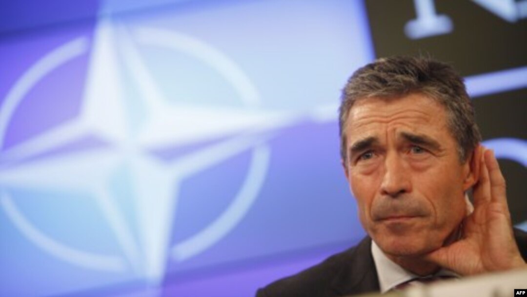 NATO Bosh kotibi Anders Fog Rasmussen Bryusselda jurnalistlarning savollariga javob berdi, 6 oktabr 2011