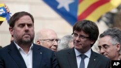 El Gobierno de Cataluña celebró una reunión a puerta cerrada el lunes para discutir los próximos pasos en su plan para declarar la independencia de España después de un referéndum disputado marcado por la violencia. 