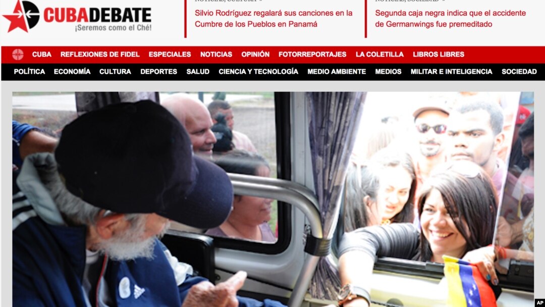 Gambar yang diambil dari sebuah website Kuba, Cubadebate, menunjukkan Fidel Castro di Havana, menyapa pendukungnya pada 30 Maret 2015.