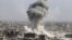 Dim se diže iznad naselja posle gađanja sirijske vojske, posle ruskog bombardovanja, Damask, 20. oktobar 2015.