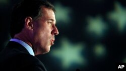 前宾夕法尼亚州参议员里克.桑托勒姆2011年12月10日在爱荷华州退伍军人总统候选人论坛讲话