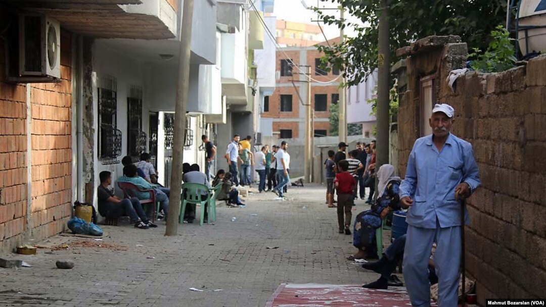 Militer Turki memberlakukan zona keamanan ketat di kota Cizre, sebuah kota etnis Kurdi di Turki (foto: dok).