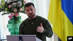 Presiden Ukraina Volodymyr Zelenskyy berbicara di Den Haag, Belanda, Kamis, 4 Mei 2023. (Foto: Yves Herman via AP)