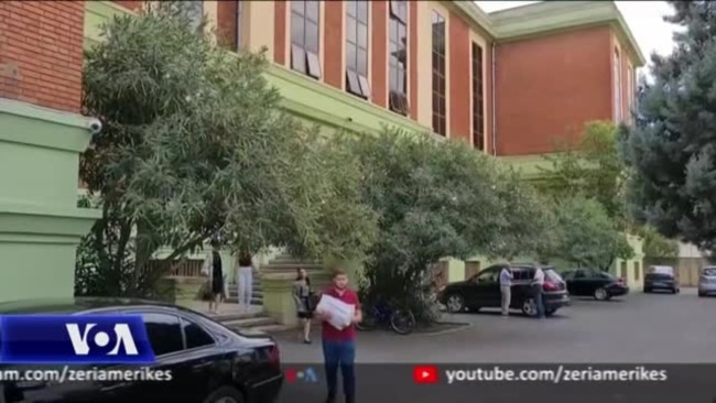 Studentët dhe largimi i shumë prej tyre për punësim jashtë Shqipërisë