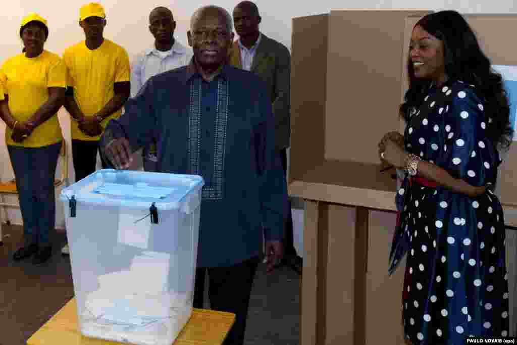 Eleições em Angola 2012, na foto o então Presidente José Eduardo dos Santos e a primeira-dama Ana Paula dos Santos