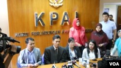 Komisi Perlindungan Anak Indonesia (KPAI) mengggelar konferensi pers terkait kasus kejahatan seksual yang menimpa anak di sekolah (foto: dok).