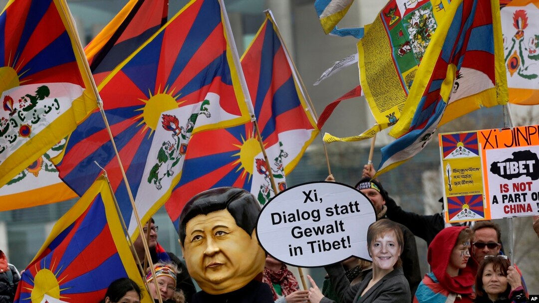 Biểu tình trong thủ đô Berlin, kêu gọi Trung Quốc đối thoại thay vì dùng bạo lực ở Tây Tạng, khi Chủ tịch Trung Quốc Tập Cận Bình đến thăm nước Đức, 28/3/14 