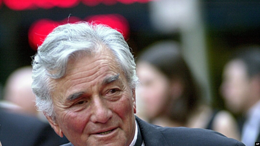 Actor Peter Falk arrives at NBC's 75th anniversary celebration at New York's Rockefeller Center, May 5, 2002 (file photo).