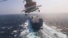 صحنه حمله حوثی‌ها به یک کشتی - آرشیو