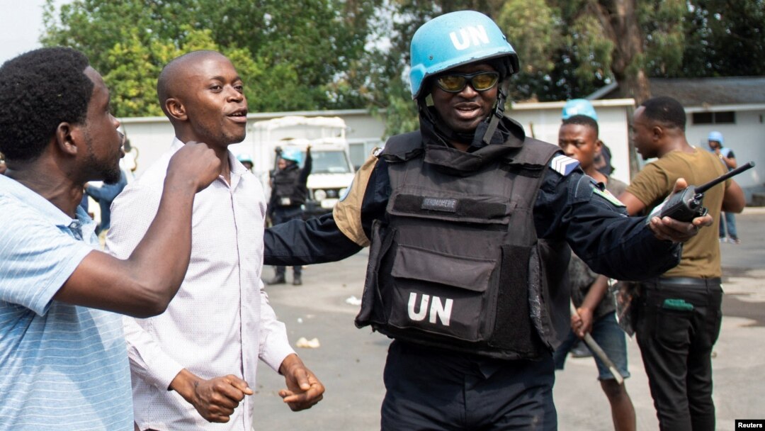 Umusirikare wa ONU ahosha imyigaragambyo iheruka kuba mu mujyi wa Goma muri Kongo abaturage basaba ko izo ngabo zivanwa mu gihugu.