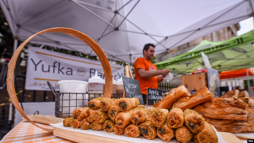 Toko kue Dejan Zivanovic Balkan di Washington DC. (Foto: VOA)