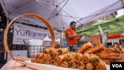 Toko kue Dejan Zivanovic Balkan di Washington DC. (Foto: VOA)