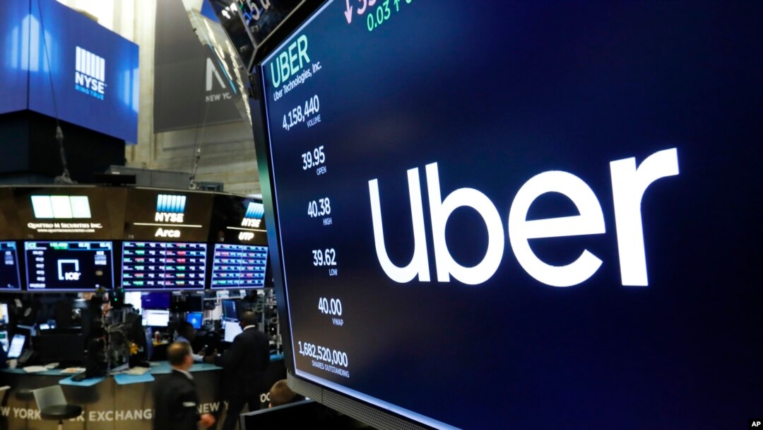 Logo Uber di lantai bursa New York Stock Exchange, 30 Mei 2019. (Foto: dok).