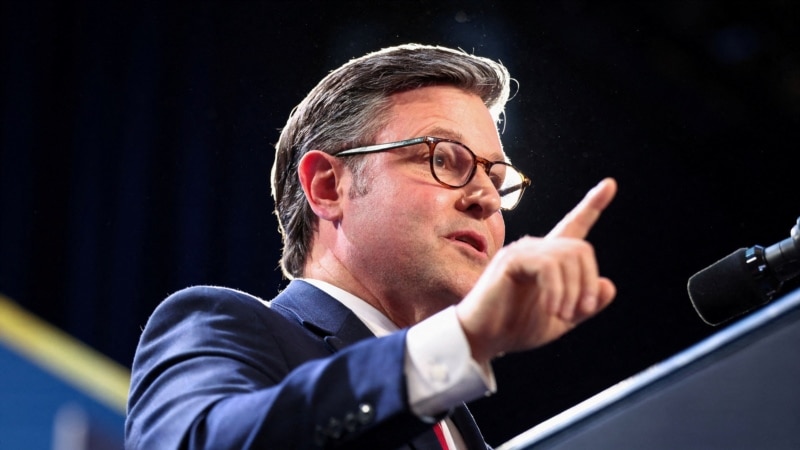 هشدار مایک جانسون به جمهوری اسلامی و اشاره به تقویت حضور نظامی آمریکا: حواس‌تان باشد