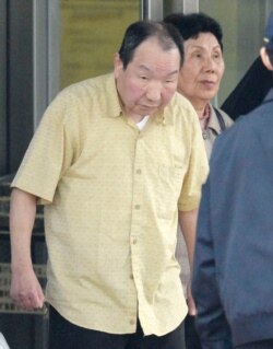Death row inmate Iwao Hakamada (L), flanked by his sister Hideko, is released from Tokyo Detention House in Tokyo, in this photo taken by Kyodo, March 27, 2014.