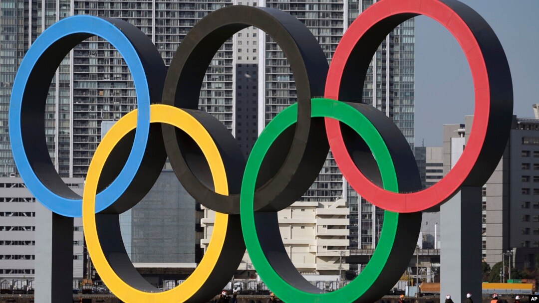 Simbol Olimpiade yaitu "Lima Cincin" tampak di Tokyo, Jepang yang seharusnya menjadi tuan rumah Olimpiade tahun 2020 (foto: dok). 