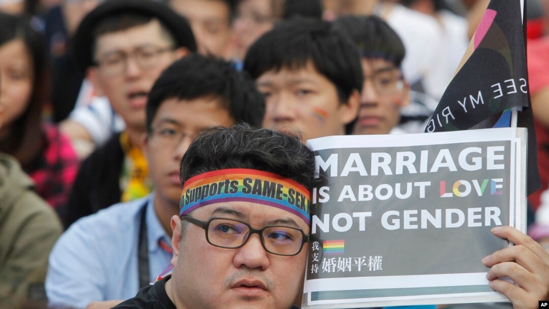 Para pendukung LGBT dan HAM dalam aksi unjuk rasa damai untuk mendukung pernikahan sesama jenis di Taipei, Taiwan, 10 Desember 2016. (Foto: dok).